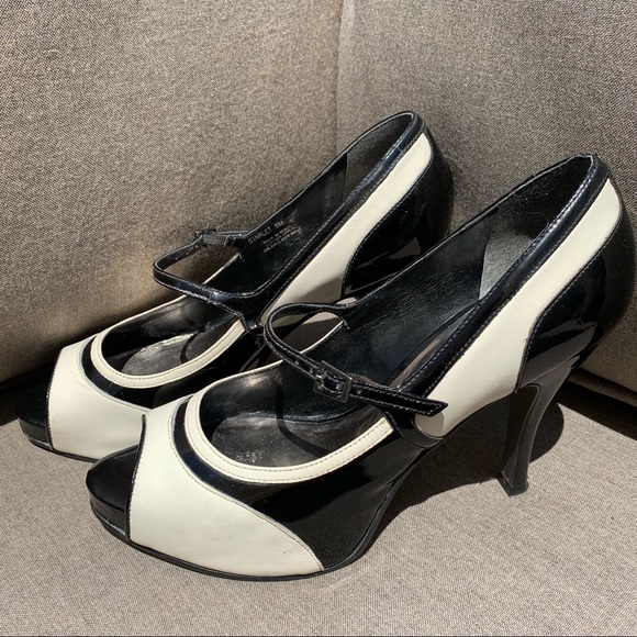 Carlos Santana Leather Starlet Peep Toe Heels - 8 - Picture 6 of 8